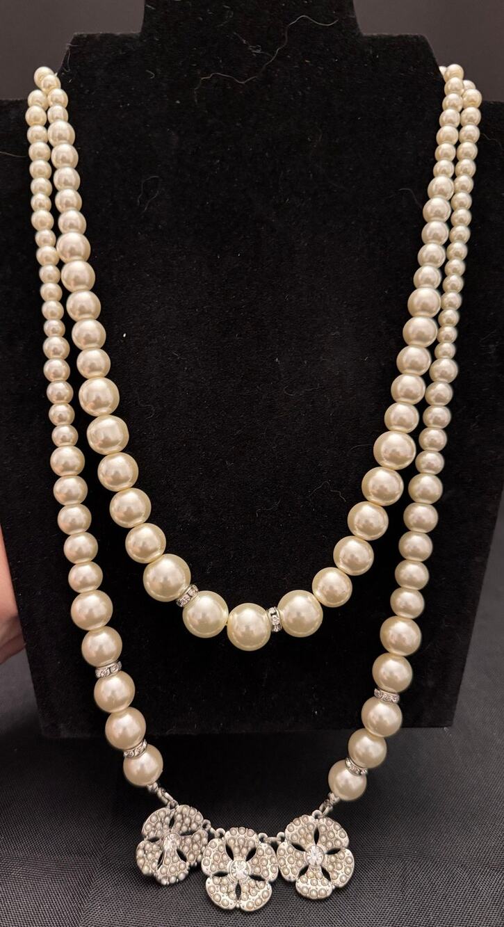 NWOT double-strand pearl statement necklace graduated pearls & rhinestones 23โ